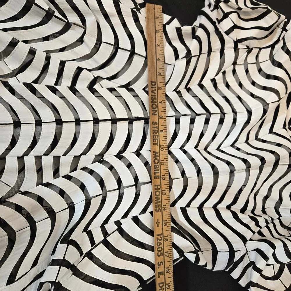 IC by Connie K Black and White Fit And Flare Zippered Jacket Size Large Mesh And